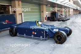 Scuderia Toro Rosso STR7 in freight box. 06.11.2012. Formula 1 Young Drivers Test, Day 1, Yas Marina Circuit, Abu Dhabi, UAE.