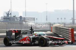 Oliver Turvey (GBR) McLaren McLaren MP4/27 Test Driver. 08.11.2012. Formula 1 Young Drivers Test, Day 3, Yas Marina Circuit, Abu Dhabi, UAE.
