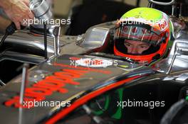 Oliver Turvey (GBR) McLaren McLaren MP4/27 Test Driver. 07.11.2012. Formula 1 Young Drivers Test, Day 2, Yas Marina Circuit, Abu Dhabi, UAE.