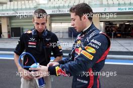 (L to R): Antonio Felix da Costa (POR) Red Bull Racing Test Driver with Robin Frijns (NLD) Red Bull Racing Test Driver. 08.11.2012. Formula 1 Young Drivers Test, Day 3, Yas Marina Circuit, Abu Dhabi, UAE.