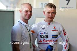 (L to R): Jan Magnussen (DEN) with his son Kevin Magnussen (DEN) McLaren Test Driver.  06.11.2012. Formula 1 Young Drivers Test, Day 1, Yas Marina Circuit, Abu Dhabi, UAE.