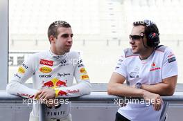 (L to R): Antonio Felix da Costa (POR) Red Bull Racing Test Driver with Gary Paffett (GBR) McLaren Test Driver. 07.11.2012. Formula 1 Young Drivers Test, Day 2, Yas Marina Circuit, Abu Dhabi, UAE.