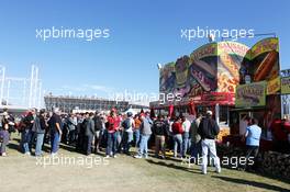 Fans enjoy burgers and sausages. 16.11.2012. Formula 1 World Championship, Rd 19, United States Grand Prix, Austin, Texas, USA, Practice Day.