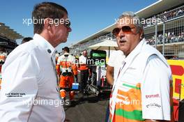(L to R): Garry Connelly (AUS) CAMS FIA Representative with Dr. Vijay Mallya (IND) Sahara Force India F1 Team Owner on the grid. 18.11.2012. Formula 1 World Championship, Rd 19, United States Grand Prix, Austin, Texas, USA, Race Day.