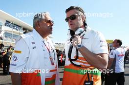 (L to R): Dr. Vijay Mallya (IND) Sahara Force India F1 Team Owner with Andy Stevenson (GBR) Sahara Force India F1 Team Manager on the grid. 18.11.2012. Formula 1 World Championship, Rd 19, United States Grand Prix, Austin, Texas, USA, Race Day.