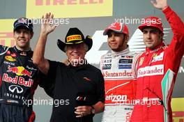 The podium (L to R): Sebastian Vettel (GER) Red Bull Racing, second; Mario Andretti (USA); Lewis Hamilton (GBR) McLaren, race winner; Fernando Alonso (ESP) Ferrari, third  18.11.2012. Formula 1 World Championship, Rd 19, United States Grand Prix, Austin, Texas, USA, Race Day.