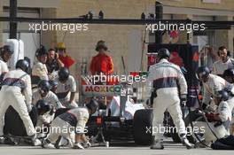 Kamui Kobayashi (JPN) Sauber C31 makes a pit stop. 18.11.2012. Formula 1 World Championship, Rd 19, United States Grand Prix, Austin, Texas, USA, Race Day.