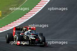 Kimi Raikkonen (FIN) Lotus F1 E20 leads Lewis Hamilton (GBR) McLaren MP4/27. 18.11.2012. Formula 1 World Championship, Rd 19, United States Grand Prix, Austin, Texas, USA, Race Day.