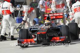Lewis Hamilton (GBR) McLaren MP4/27 makes a pit stop. 18.11.2012. Formula 1 World Championship, Rd 19, United States Grand Prix, Austin, Texas, USA, Race Day.