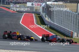 Lewis Hamilton (GBR) McLaren MP4/27 and Mark Webber (AUS) Red Bull Racing RB8 battle for position. 18.11.2012. Formula 1 World Championship, Rd 19, United States Grand Prix, Austin, Texas, USA, Race Day.