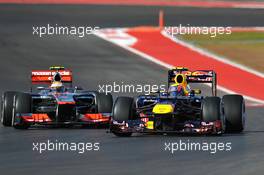 Mark Webber (AUS) Red Bull Racing RB8 leads Lewis Hamilton (GBR) McLaren MP4/27. 18.11.2012. Formula 1 World Championship, Rd 19, United States Grand Prix, Austin, Texas, USA, Race Day.