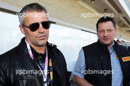 Matt LeBlanc (USA) Actor with Paul Hembery (GBR) Pirelli Motorsport Director. 17.11.2012. Formula 1 World Championship, Rd 19, United States Grand Prix, Austin, Texas, USA, Qualifying Day.