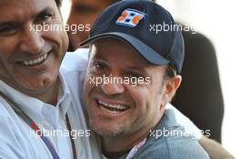 Rubens Barrichello (BRA) with Pasquale Lattuneddu (ITA) of the FOM. 17.11.2012. Formula 1 World Championship, Rd 19, United States Grand Prix, Austin, Texas, USA, Qualifying Day.