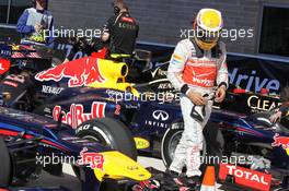 Lewis Hamilton (GBR), McLaren Mercedes looking at the car of Sebastian Vettel (GER), Red Bull Racing  17.11.2012. Formula 1 World Championship, Rd 19, United States Grand Prix, Austin, USA, Qualifying Day