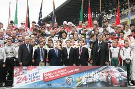 Group photo with all Drivers and Jean Todt (FRA) FIA President 16.06.2012, Le Mans Race, FIA World Endurance Championship, Le Mans, France