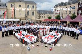 #42 Greaves Motorsport Zytek Z11SN Nissan: Alex Brundle, Martin Brundle, Lucas Ordonez and #41 Greaves Motorsport Zytek Z11SN Nissan: Christian Zugel, Ricardo Gonzalez, Elton Julian 11.06.2012, Le Mans Scrutineering and Teamshots, FIA World Endurance Championship, Le Mans, France