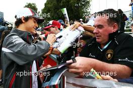 Esteban Gutierrez (MEX) Sauber signs autographs for the fans. 15.03.2013. Formula 1 World Championship, Rd 1, Australian Grand Prix, Albert Park, Melbourne, Australia, Practice Day.