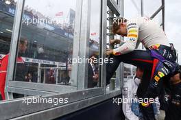 Sebastian Vettel (GER) Red Bull Racing on the grid. 17.03.2013. Formula 1 World Championship, Rd 1, Australian Grand Prix, Albert Park, Melbourne, Australia, Race Day.