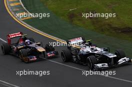 Valtteri Bottas (FIN) Williams FW35 leads Daniel Ricciardo (AUS) Scuderia Toro Rosso STR8. 17.03.2013. Formula 1 World Championship, Rd 1, Australian Grand Prix, Albert Park, Melbourne, Australia, Race Day.