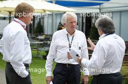Charlie Whiting (GBR) FIA Delegate (Centre) and Danny Sullivan (USA) FIA Steward (Left). 16.03.2013. Formula 1 World Championship, Rd 1, Australian Grand Prix, Albert Park, Melbourne, Australia, Qualifying Day.