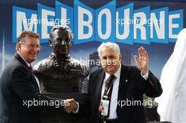 World Champion Sir Jack Brabham (AUS) with a statue unveiled in his honour.  17.03.2013. Formula 1 World Championship, Rd 1, Australian Grand Prix, Albert Park, Melbourne, Australia, Race Day.