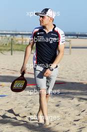 Valtteri Bottas (FIN) Williams plays beach tennis. 13.03.2013. Formula 1 World Championship, Rd 1, Australian Grand Prix, Albert Park, Melbourne, Australia, Preparation Day.