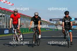 (L to R): Paul di Resta (GBR) Sahara Force India F1 with Sir Chris Hoy (GBR) Olympic Track Cycling Champion and Martin Brundle (GBR) Sky Sports Commentator. 13.03.2013. Formula 1 World Championship, Rd 1, Australian Grand Prix, Albert Park, Melbourne, Australia, Preparation Day.