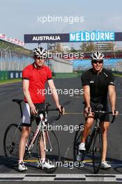 (L to R): Paul di Resta (GBR) Sahara Force India F1 with Sir Chris Hoy (GBR) Olympic Track Cycling Champion. 13.03.2013. Formula 1 World Championship, Rd 1, Australian Grand Prix, Albert Park, Melbourne, Australia, Preparation Day.