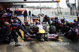 Mark Webber (AUS) Red Bull Racing RB9 practices pit stops. 22.02.2013. Formula One Testing, Day Four, Barcelona, Spain.