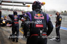 Mark Webber (AUS) Red Bull Racing RB9 practices pit stops. 22.02.2013. Formula One Testing, Day Four, Barcelona, Spain.