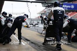 Valtteri Bottas (FIN) Williams FW35 practices a pit stop. 22.02.2013. Formula One Testing, Day Four, Barcelona, Spain.