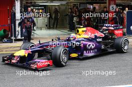 Mark Webber (AUS) Red Bull Racing RB9 in the pits. 22.02.2013. Formula One Testing, Day Four, Barcelona, Spain.