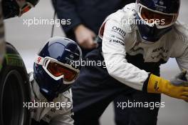 Williams mechanics practice pit stops. 22.02.2013. Formula One Testing, Day Four, Barcelona, Spain.