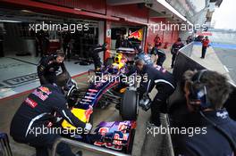 Mark Webber (AUS) Red Bull Racing RB9 in the pits. 21.02.2013. Formula One Testing, Day Three, Barcelona, Spain.