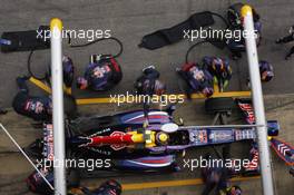 Mark Webber (AUS) Red Bull Racing RB9 practices a pit stop. 21.02.2013. Formula One Testing, Day Three, Barcelona, Spain.