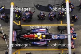 Mark Webber (AUS) Red Bull Racing RB9 practices a pit stop. 21.02.2013. Formula One Testing, Day Three, Barcelona, Spain.