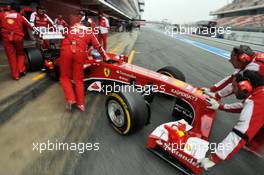 Fernando Alonso (ESP) Ferrari F138 in the pits. 21.02.2013. Formula One Testing, Day Three, Barcelona, Spain.