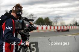 Sky F1 3D cameraman films Fernando Alonso (ESP) Ferrari F138. 01.03.2013. Formula One Testing, Day Two, Barcelona, Spain.