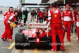 Fernando Alonso (ESP) Ferrari F138 in the pits. 01.03.2013. Formula One Testing, Day Two, Barcelona, Spain.