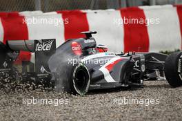 Nico Hulkenberg (GER) Sauber C32 runs wide through the gravel trap. 01.03.2013. Formula One Testing, Day Two, Barcelona, Spain.