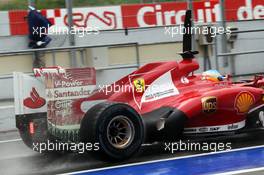 Fernando Alonso (ESP) Ferrari F138 running flow-vis paint on the rear wing. 01.03.2013. Formula One Testing, Day Two, Barcelona, Spain.