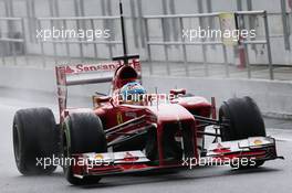 Fernando Alonso (ESP) Ferrari F138 leaves the pits with something attached to the fuel nozzle. 01.03.2013. Formula One Testing, Day Two, Barcelona, Spain.