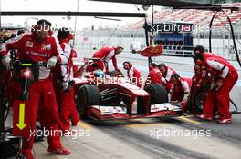 Fernando Alonso (ESP) Ferrari F138 practices a pit stop. 01.03.2013. Formula One Testing, Day Two, Barcelona, Spain.