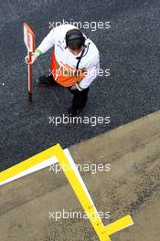 Sahara Force India F1 Team mechanic. 01.03.2013. Formula One Testing, Day Two, Barcelona, Spain.