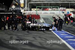 Valtteri Bottas (FIN) Williams FW35 in the pits. 02.03.2013. Formula One Testing, Day Three, Barcelona, Spain.