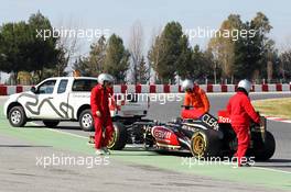 Davide Valsecchi (ITA) Lotus F1 E21 Third Driver stops on the circuit. 02.03.2013. Formula One Testing, Day Three, Barcelona, Spain.