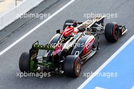 Romain Grosjean (FRA) Lotus F1 E21 running flow-vis paint on the rear wing. 02.03.2013. Formula One Testing, Day Three, Barcelona, Spain.