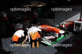 Mechanics work on the Sahara Force India F1 VJM06. 03.03.2013. Formula One Testing, Day Four, Barcelona, Spain.