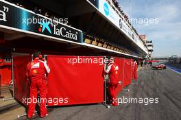 Fernando Alonso (ESP) Ferrari F138 pulls in behind red screens in the pits. 03.03.2013. Formula One Testing, Day Four, Barcelona, Spain.