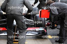 Esteban Gutierrez (MEX) Sauber C32 practices a pit stop. 28.02.2013. Formula One Testing, Day One, Barcelona, Spain.